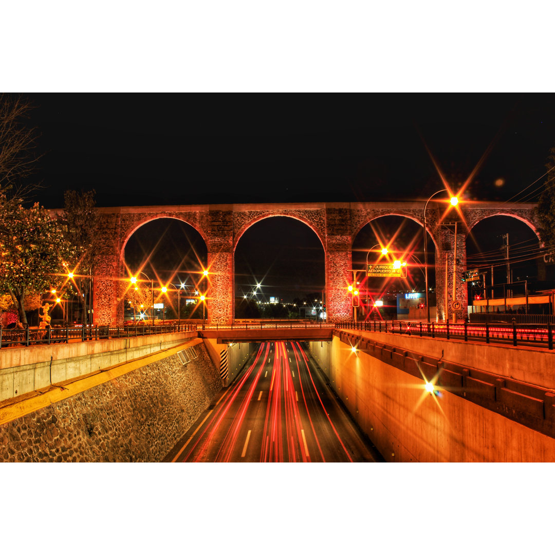 Arches Of QuerÃ©taro - Kunstdrucke auf Segeltuch