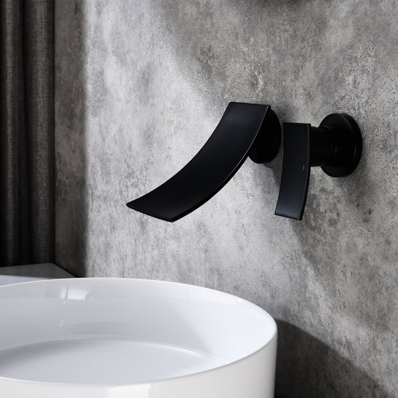 Robinet de salle de bain mural noir mat, fabriqué en laiton avec un grand bec en cascade et une valve de contrôle précise pour un robinet à large entraxe de grande précision