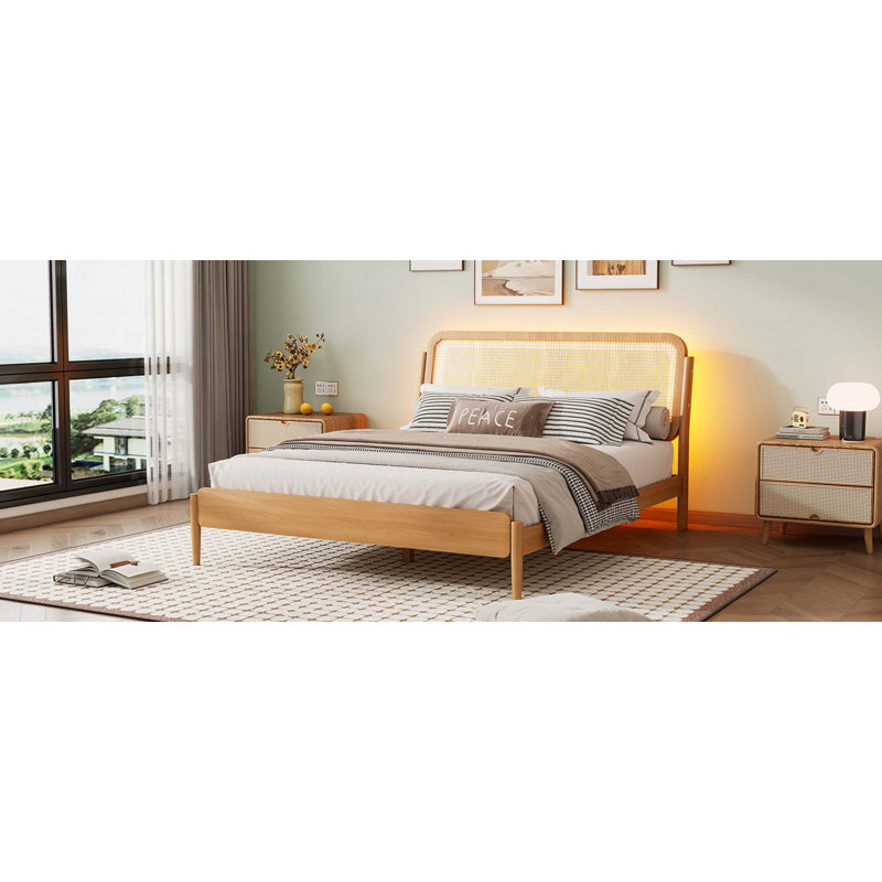 Grand lit plateforme en bois avec rangement à DEL et tête de lit en rotin, Naturel antique