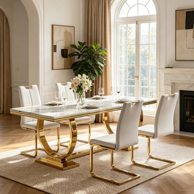 Ensemble de salle à manger moderne 5 pièces pour 4 personnes, table de cuisine de 173 cm (68 po) en faux marbre avec piètement en acier inoxydable doré et 4 chaises en cuir PU.