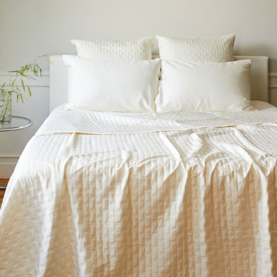 BedVoyage Quilted Coverlet - 100% Viscose from Bamboo - Cooling & Lightweight