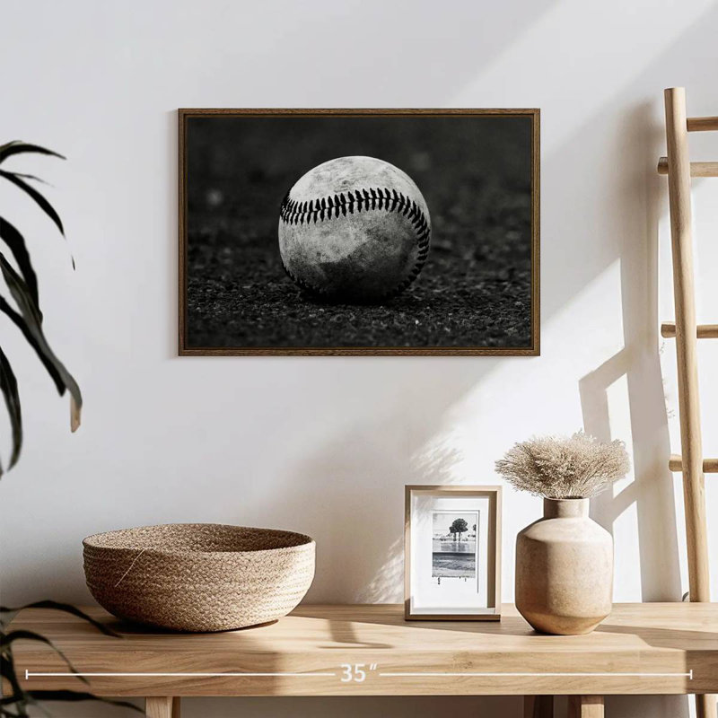 Baseball monochrome, 19 po x 13 po, Cadre flottant noyer