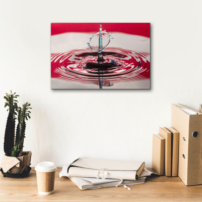 'Drop Splash 31' by Gordon Semmens Canvas Wall Art