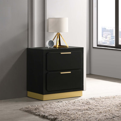 Table de chevet contemporaine à 2 tiroirs Sophia avec des accents audacieux noirs et dorés pour les chambres modernes