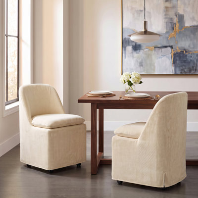 Chaise rembourrée avec housse lavable et roulettes