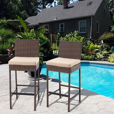 Tabouret de bar d'extérieur 30 po en osier avec coussin (ensemble de 2