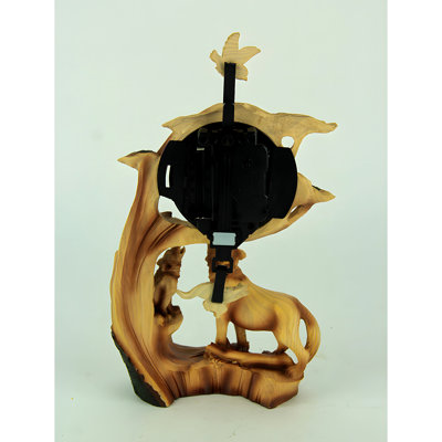 Horloge de foyer rustique en résine imitation bois représentant une famille de loups, avec un balancier en forme de chiot, hauteur 29 cm