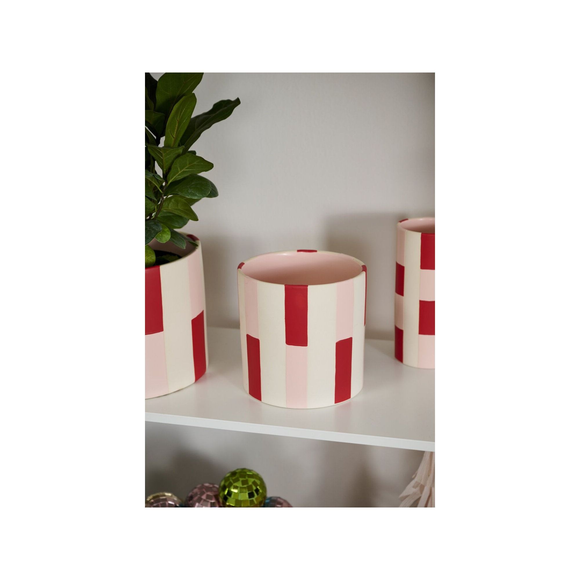 Pot 8.75"x 7.25", 6.75" H x 6.75" W x 6.75" D