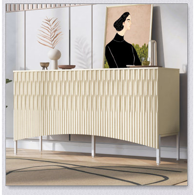 Élégant buffet avec portes inférieures incurvées et rainure arquée, quatre portes élégantes pour le salon, l'entrée et le bureau