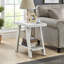 Table d'appoint à tablette blanche avec une touche contemporaine dans un style contemporain - plateau de table en placage de bois franc de qualité supérieure, capacité de rangement supplémentaire et pieds à angle large à la mode avec option bois-597463697-597463703