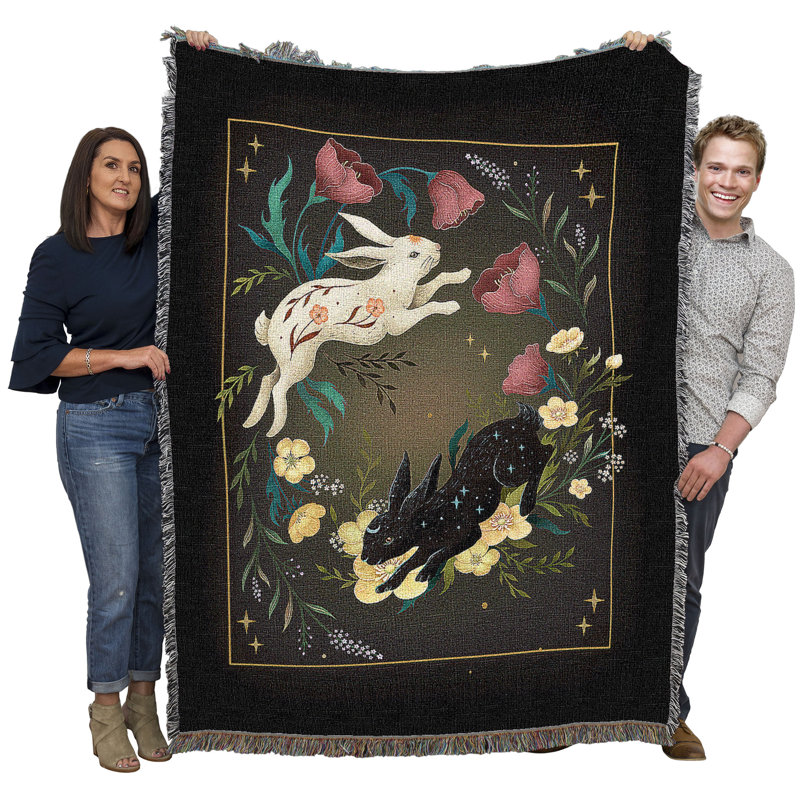 Couverture tapisserie en coton tissée à motif Yin Yang Rabbit de Pure Country Weavers, par Episodic Drawing - Fabriqué aux États-Unis (72 x 54)