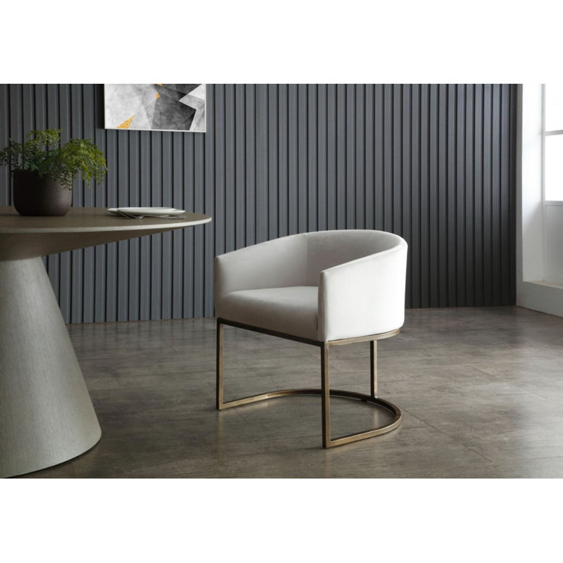 Chaise avec accoudoirs rembourrée en tissu Wiley, Beige