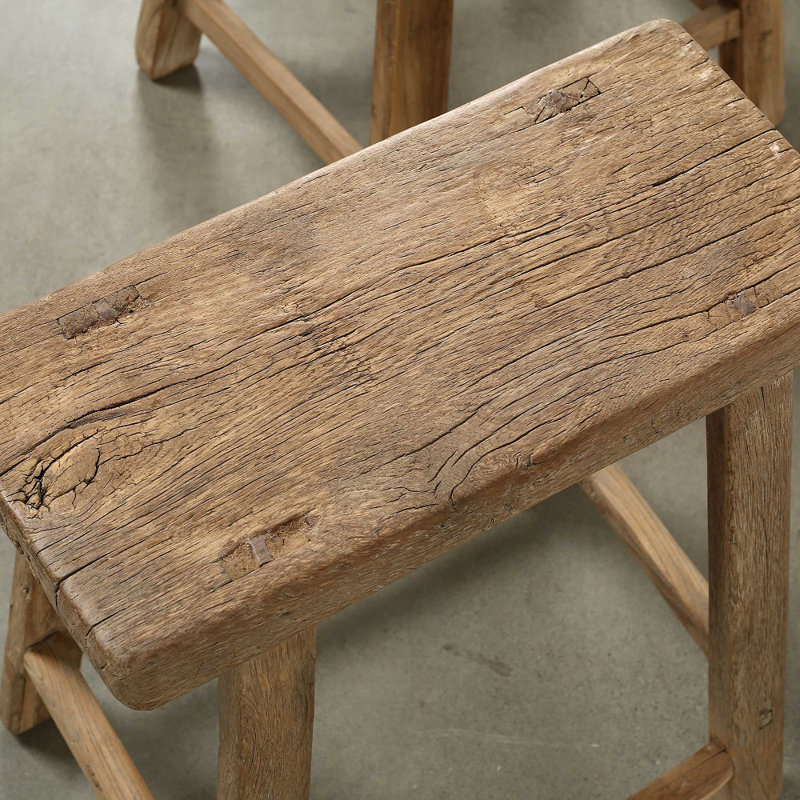 Tabouret en bois massif