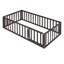 Structure de lit simple en bois avec clôture et porte, conception élégante et polyvalente pour les chambres d'enfants, fabrication en pin robuste, utilisations multiples