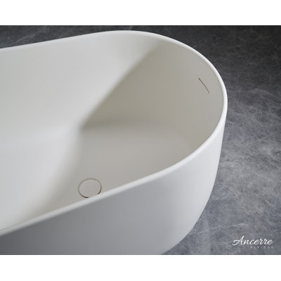 Baignoire autoportante WHITMORE 67 po en surface solide blanche