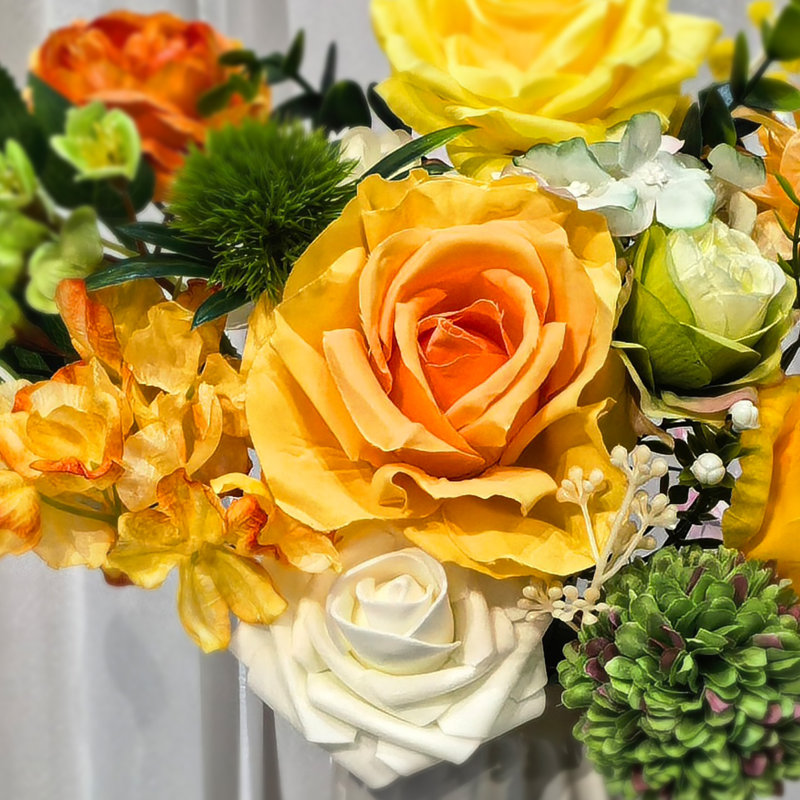 30 pièces de fleurs artificielles jaunes en vrac, fausses fleurs en soie réalistes avec des tiges de fil de fer, arrangement floral décoratif pour les bouquets de fête de mariage
