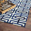 Tapis géométrique en cuir de vache fabriqué à la main en argent / bleu marine-67007917