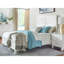 Chambre à coucher grand lit de style transitionnel - Panneau en bois blanc avec tête de lit et rails en bois-759726919