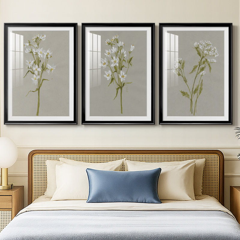 Fleurs blanches sur fond blanc I - reproduction sur mesure encadrée de qualité supérieure - 3 pièces, Noir, H 19 po x l 27 po