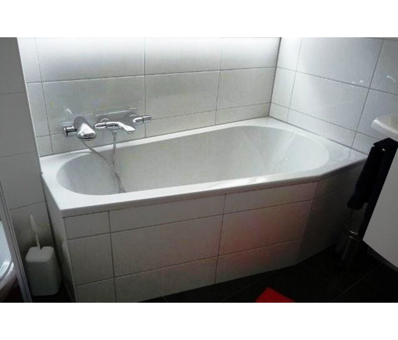 x 1350mm Soaking Acrylic Bathtub, 75cm H x 170cm L x 135cm D