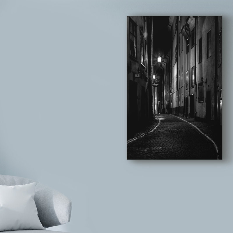 « suède alley », reproduction de photo sur toile tendue, H 47 po x l 30 po x P 2 po