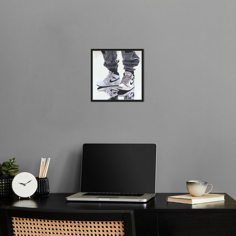 «Reflection Sneakers Man Cave» par Notoriart, H 13 po x l 13 po, Cadre noir