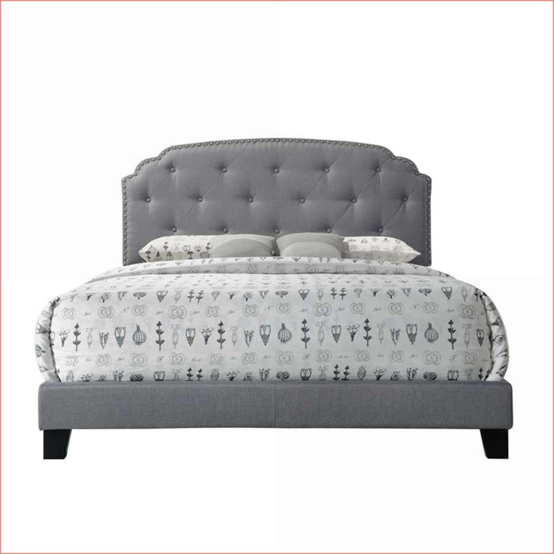 Grand lit à panneau tapissier en tissu gris avec tête de lit arquée Garniture cloutée