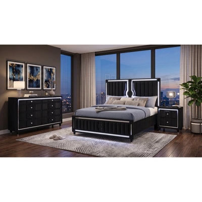Ensemble de chambre à coucher 3 pièces Corvina Black Eastern King, 200 cm (L) x 226 cm (P) x 155 cm (H), en velours noir avec capitonnage et éclairage LED.