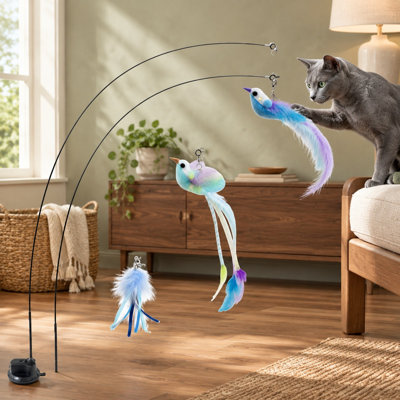 This 6 Pack of hands-free indoor toys uses cat wands with Natural Bird Feather and suction-cup dancing play designs.