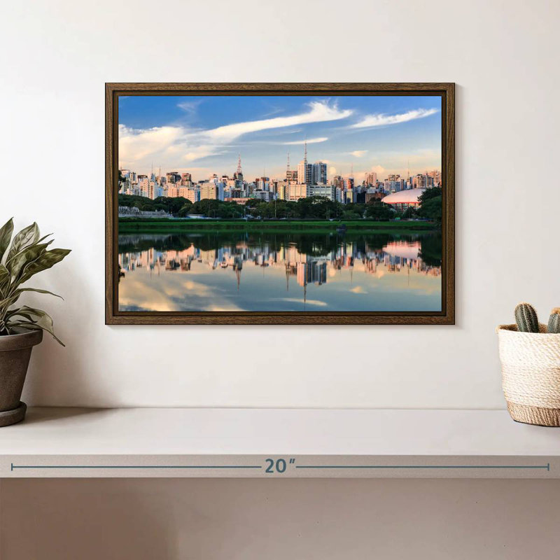 Horizon du parc d'Ibirapuera, 13 po x 9 po, Cadre flottant noyer