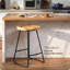 Tabouret de comptoir Mason beige clair avec siège courbé en bois massif et pieds en métal noir