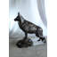 Statue de berger allemand géant en aluminium NIFao debout sur une base rocheuse - sculpture décorative d'extérieur et d'intérieur - grande 46 po x 20 po x 49 po