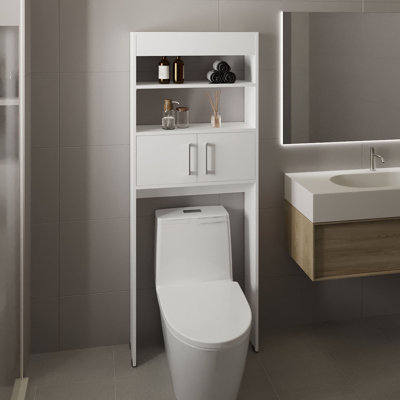Au-dessus de l'armoire de toilette H 63 po, deux tablettes, porte double