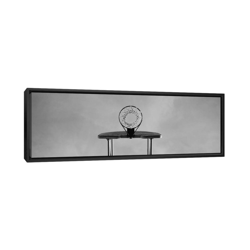 «Low Angle View of a Basketball Hoop», impression panoramique sur toile tendue, H 23 po x l 24 po x P 72 po