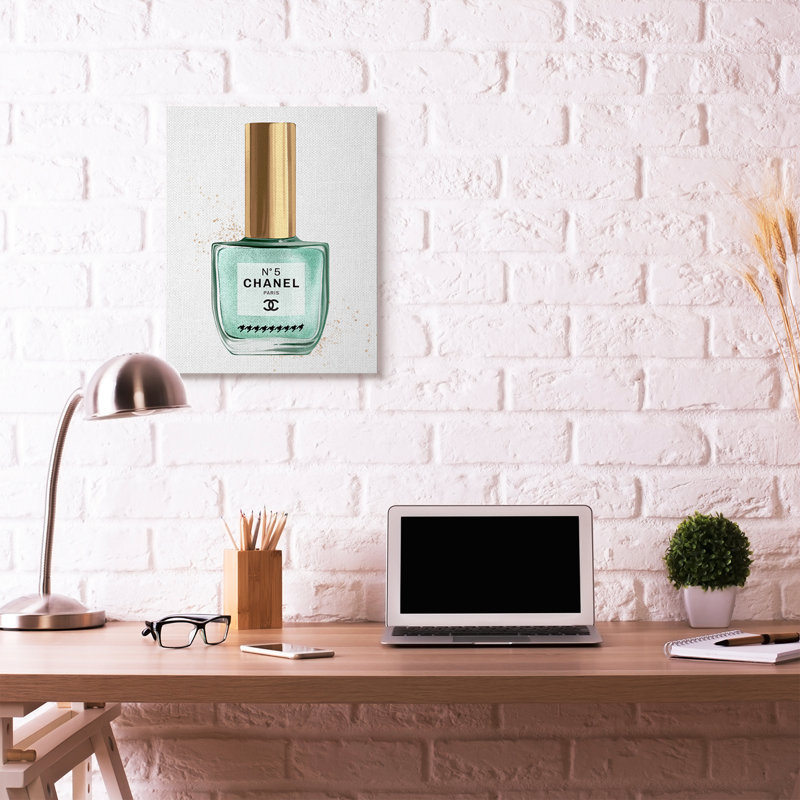 «Makquillage Nail Vernis Cyan Gold Fashion Design», impression, H 30 po x l 24 po, Toile tendue