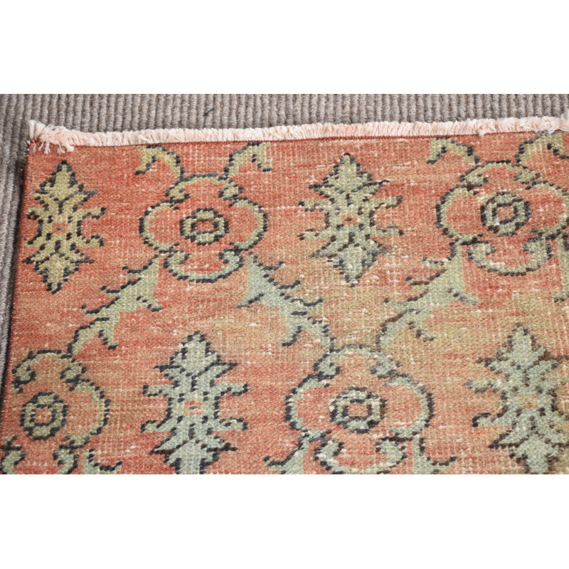 Tapis turc vintage en laine dans des tons vifs d'orange et de vert pour les entrées de style bohémien