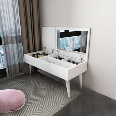 Make-Up Table