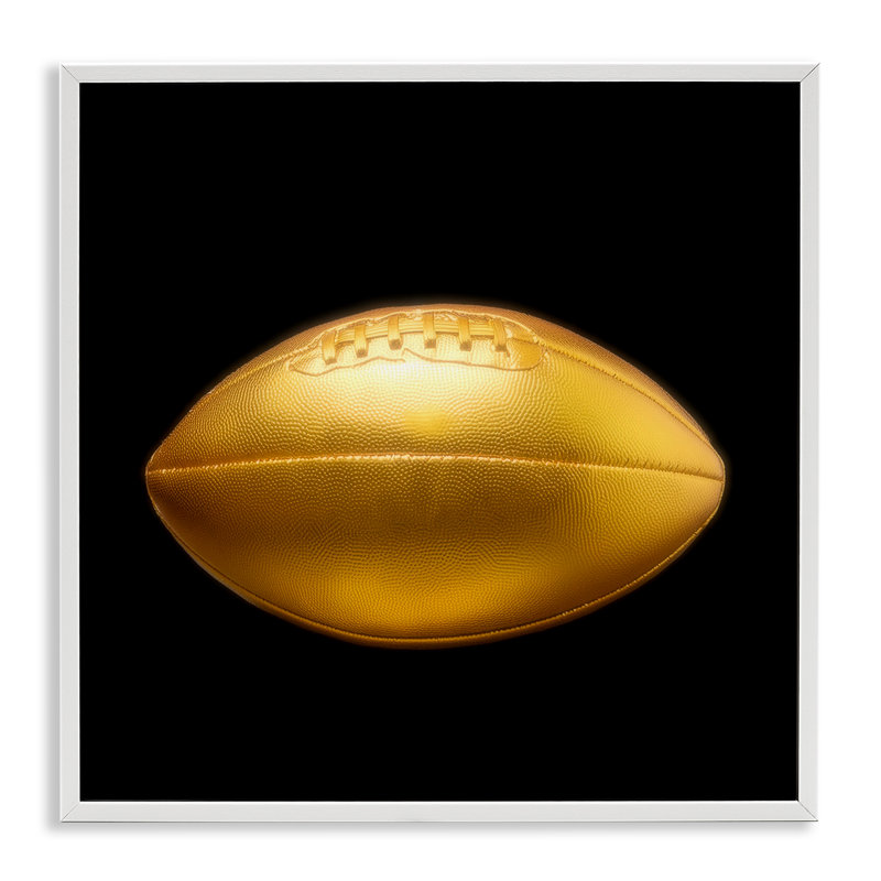 «Gold Designer Football», estampe numérique encadrée par Graffi *ee Studios, Estampe numérique encadrée blanc bord de mer