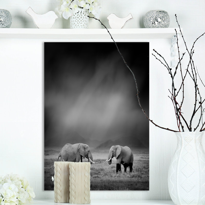 «2 African Elephant in Dark Artwork», reproduction d'impression sur toile tendue, H 20 po x l 12 po x P 1po