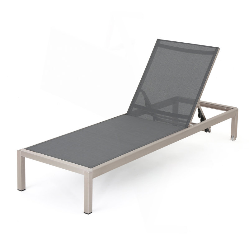 CHAISE LUNGE