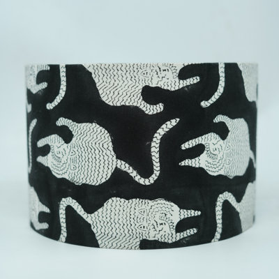 Abat-jour conique en coton noir avec imprimé traditionnel Artisan Crafted - 12 po x 16 po x 10 po