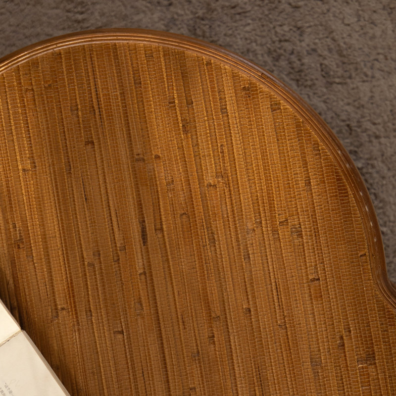 Table basse en rotin en forme de fleur avec rangement amovible, style boho-chic, parfaite pour les salons confortables et les espaces compacts