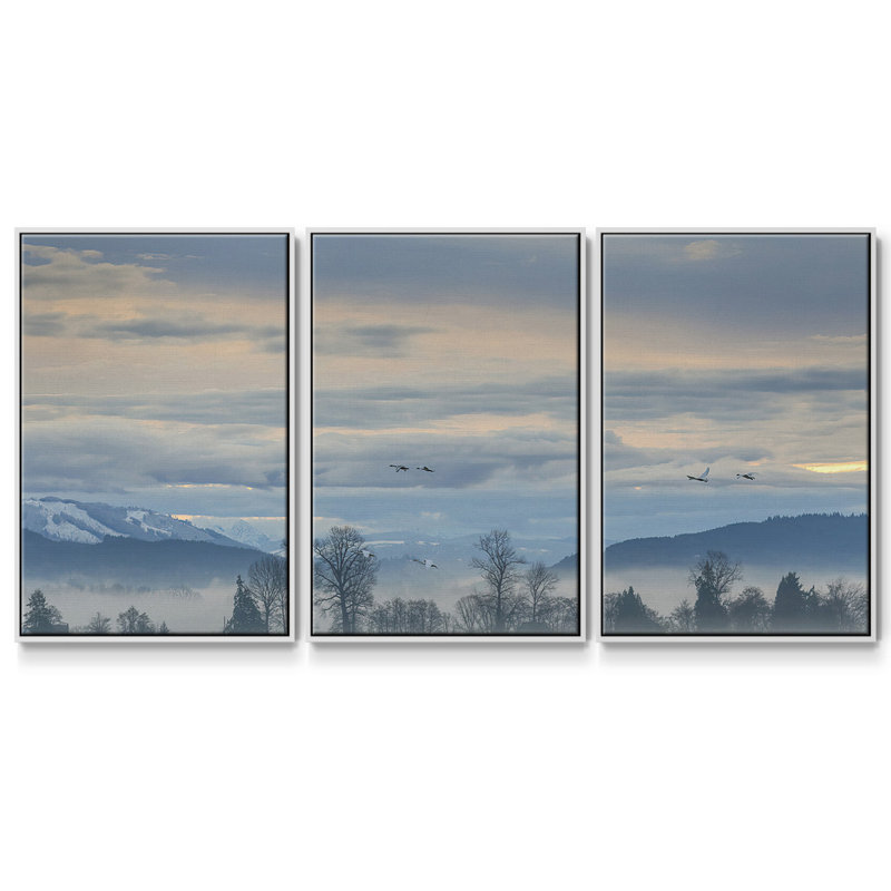 «Misty Horizon», reproduction sur toile 3 pièces, H 36 po x l 75 po x P 2 po, Blanc