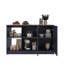 Îlot de cuisine avec grand comptoir de salle à manger, armoire à deux portes avec tablettes de rangement intérieures et deux tablettes ouvertes