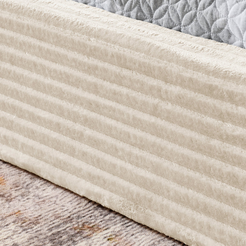 Grand lit tapissier avec structure en velours, lit plateforme au sol, aucun sommier requis, Beige