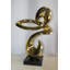 Statue en résine contemporaine dorée sur socle en marbre Nifao Collection 19 po x 9 po x H 27 po