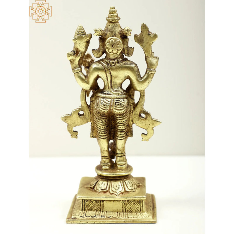 Vishnu debout