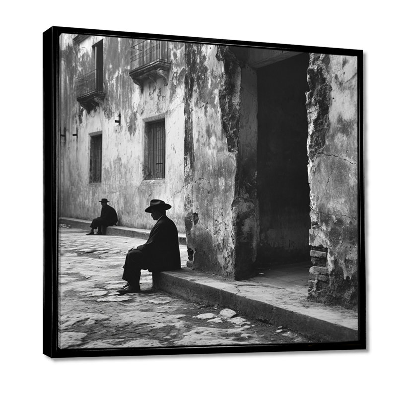 Vieil homme avec un chapeau dans la ville sicilienne - salon d'art mural homme, Toile avec cadre flottant noir