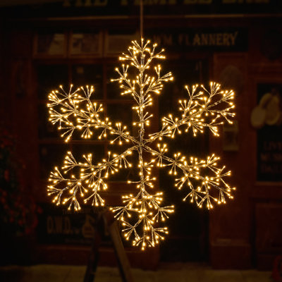 LED Lighted Window Décor