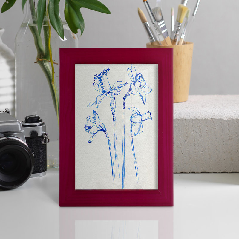 Inky Daffodils II - Impression encadrée avec verre, Cadre rouge, L 5 po x H 7 po x P 1 po
